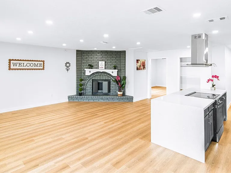 318 Willoughby Dr — Photo 14