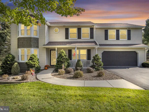 207 S Hill Dr, Grantville, PA 17028