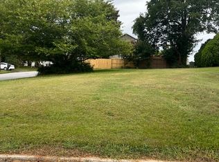 320 Jaynes St, Walhalla, SC 29691