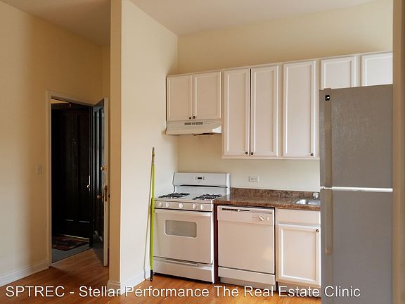 2nd image of 1029 Lake St APT E