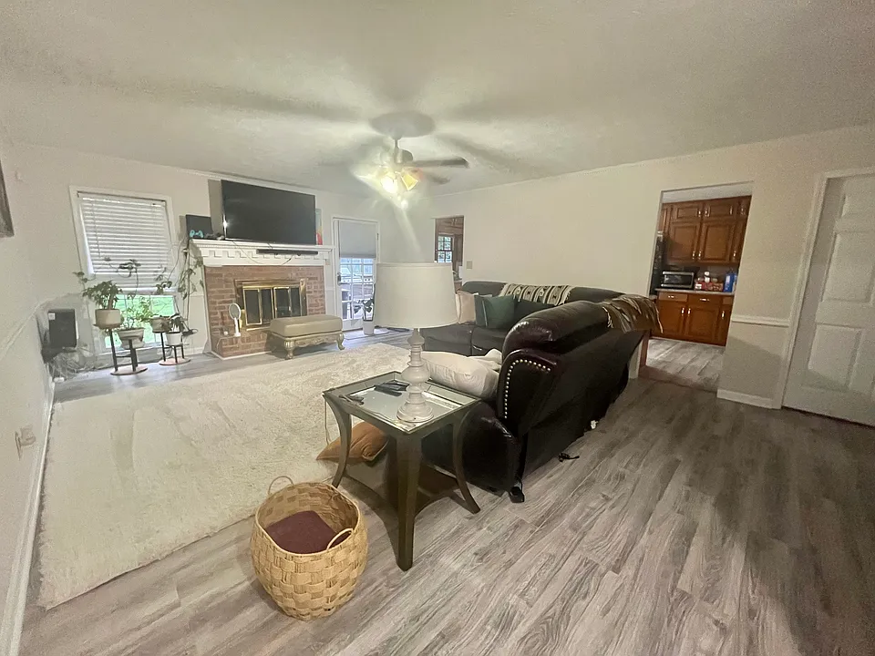 2273 Meadow Dr