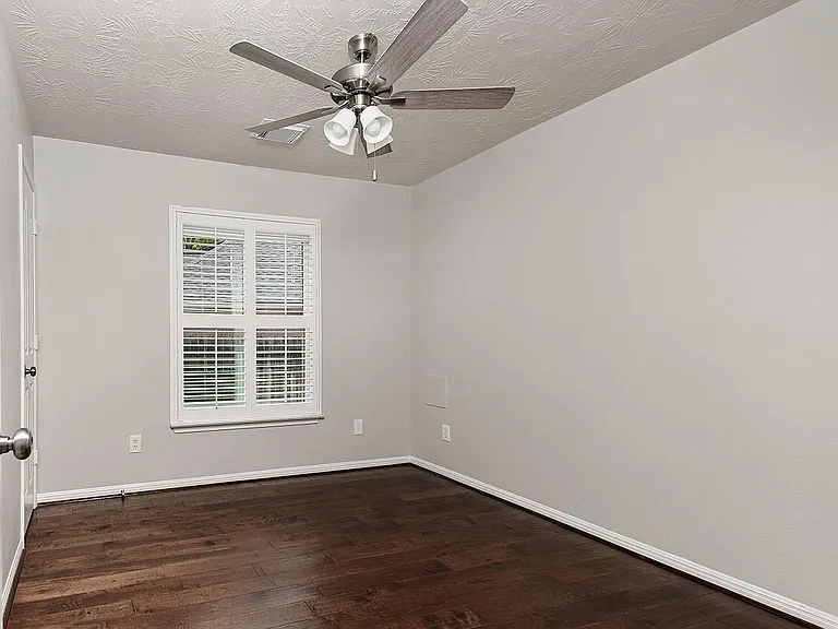 11 Fair Light Ct — Photo 17
