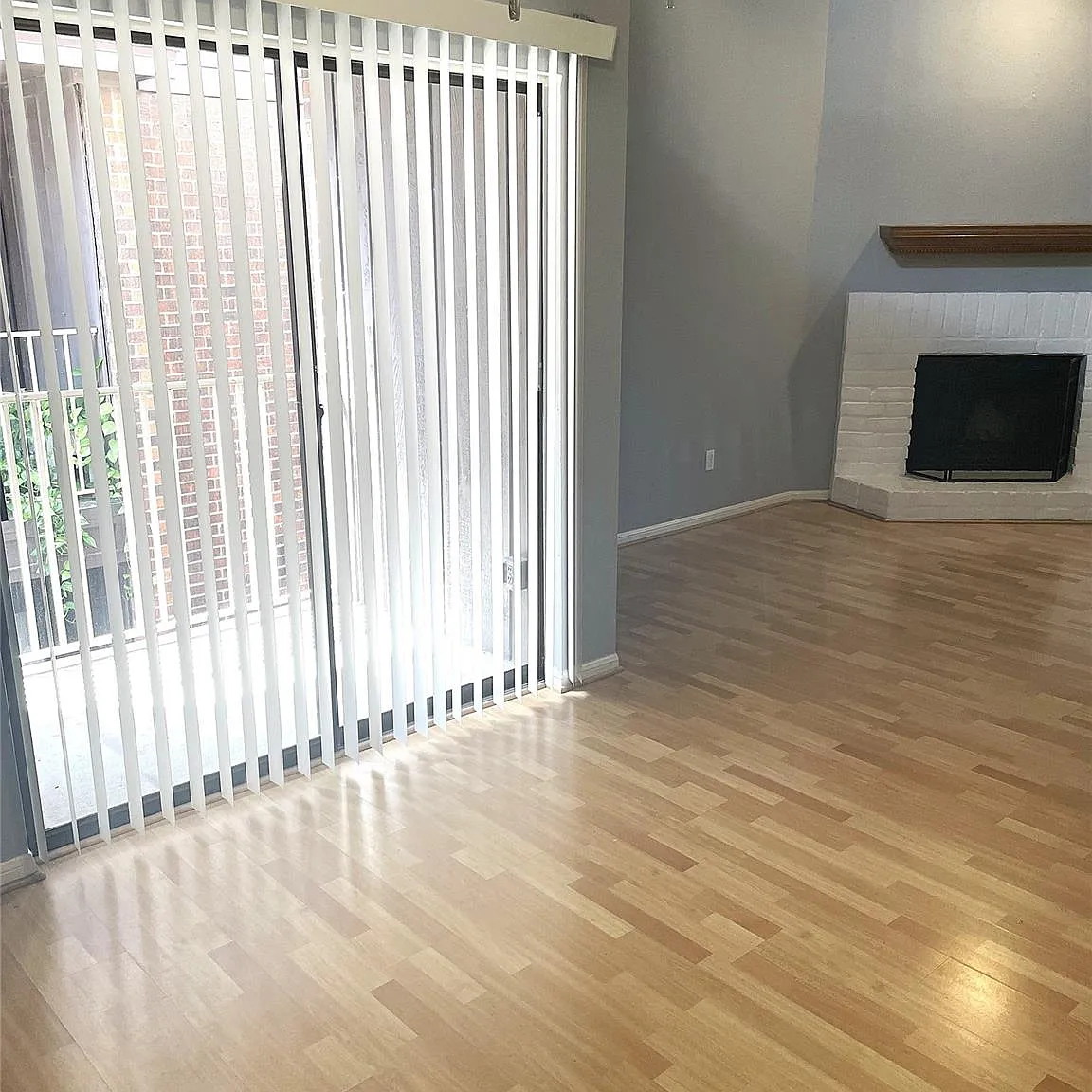 1 bed, 1.0 bath, 897 sqft, $1,200 — Photo 3