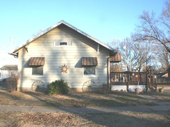616 N School St, Augusta, KS 67010