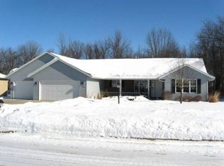 559 Fawnwood Dr, Wrightstown, WI 54180