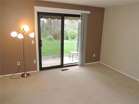 3rd image of 7374 Beacon Hill Dr