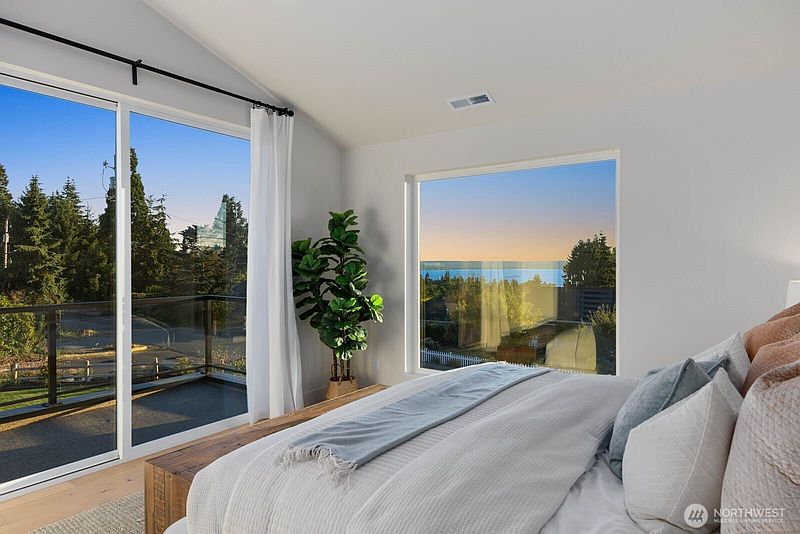5th image of 18638 2nd Avenue SW