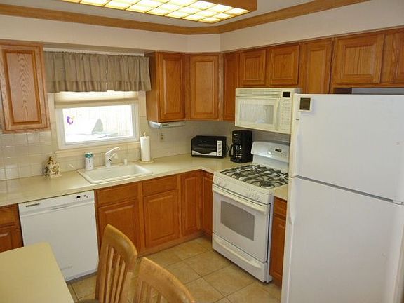 Modern Eat In Kitchen