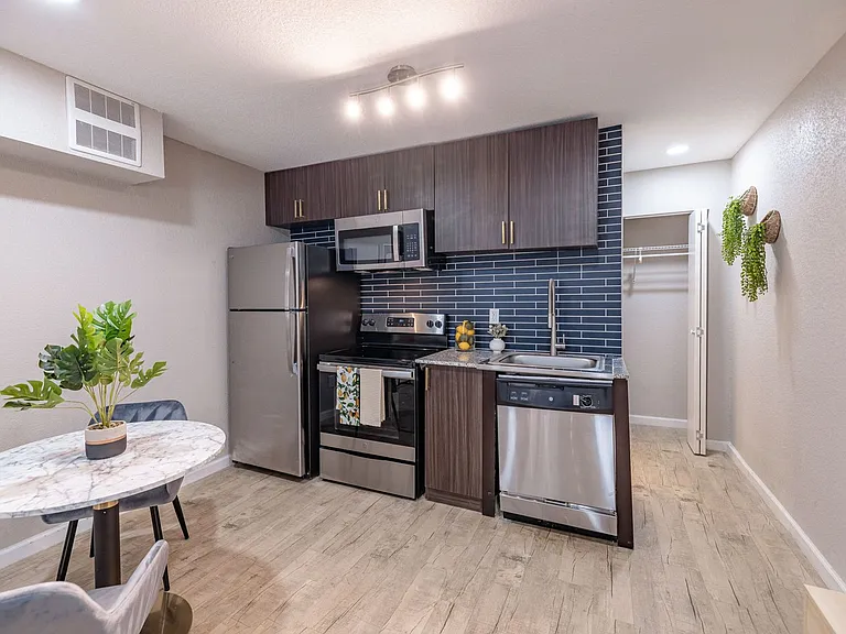 Alma Apartments — Photo 66