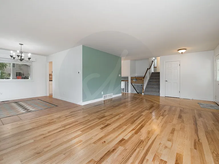 565 Wycliffe Dr — Photo 7