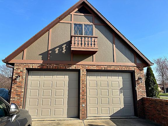 Heated/cooled Garage 