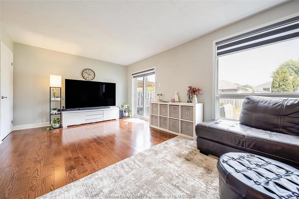 3 bed, 1.5 bath, $2,600 — Photo 3