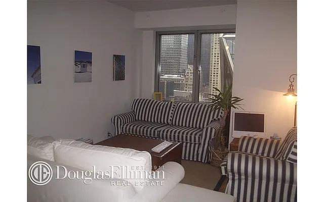 Rented by Douglas Elliman | media 14