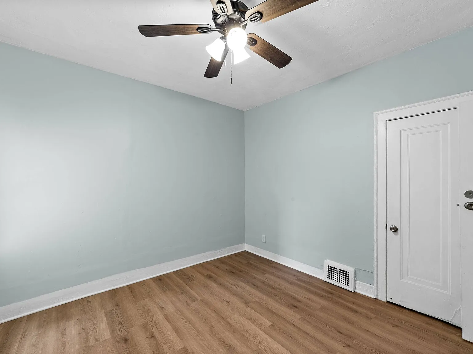 3416 East 139th Street Cleveland, OH Housing vouchers are accepted — Photo 3