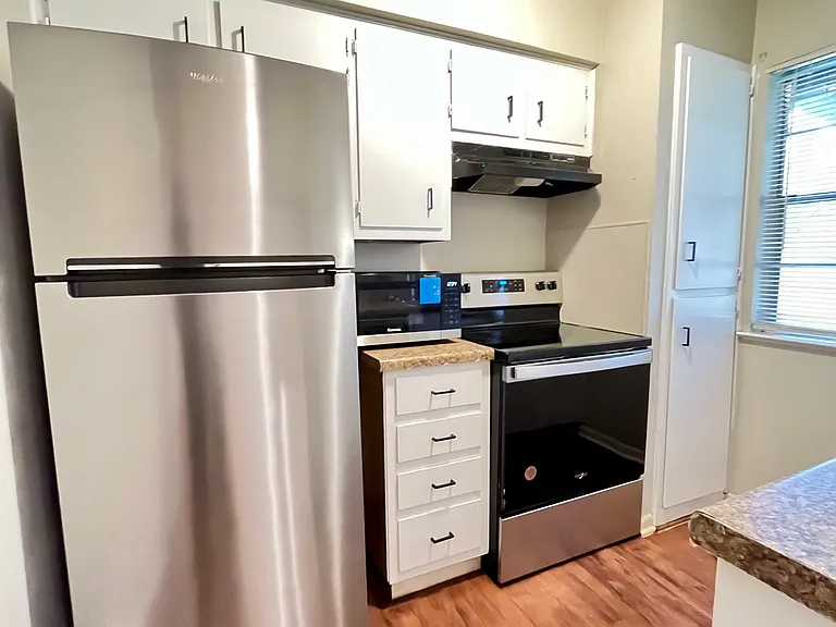 1205 Glenda Dr — Photo 5