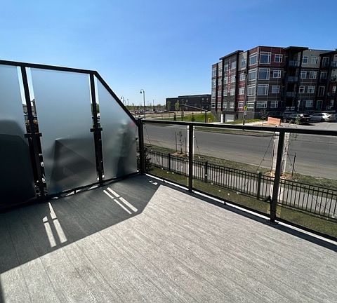 4th image of 315 Dickson Cres