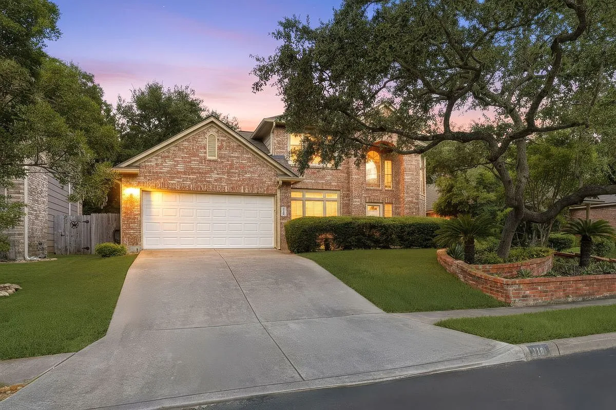 3 bed, 3.0 bath, 2556 sqft, $2,500 — Photo 1