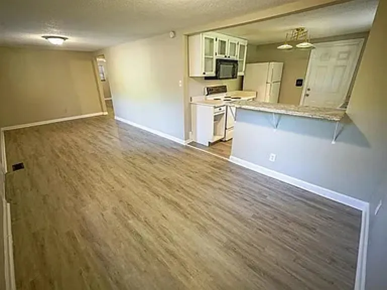 4807 Center Dr — Photo 4