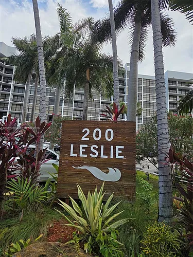200 Leslie Dr Photo 1