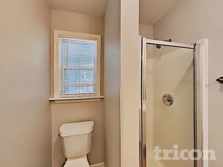 1322 Sasswood Ln — Photo 8