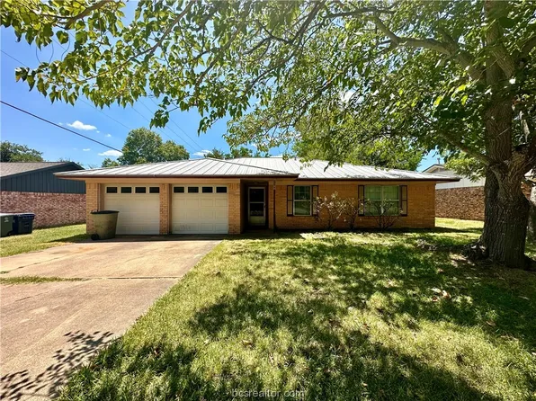 2304 Barak Ln, Bryan, TX 77802