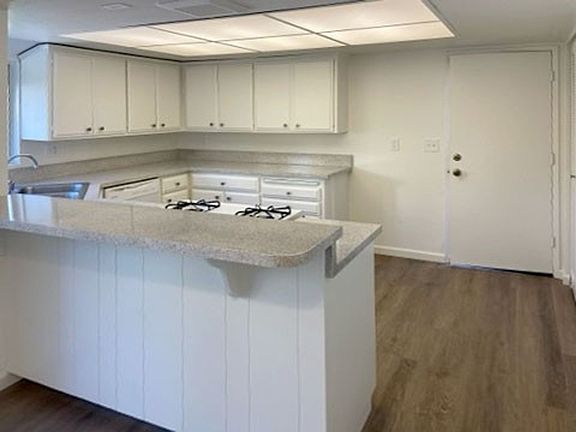 3rd image of 2479 Elden Ave #F