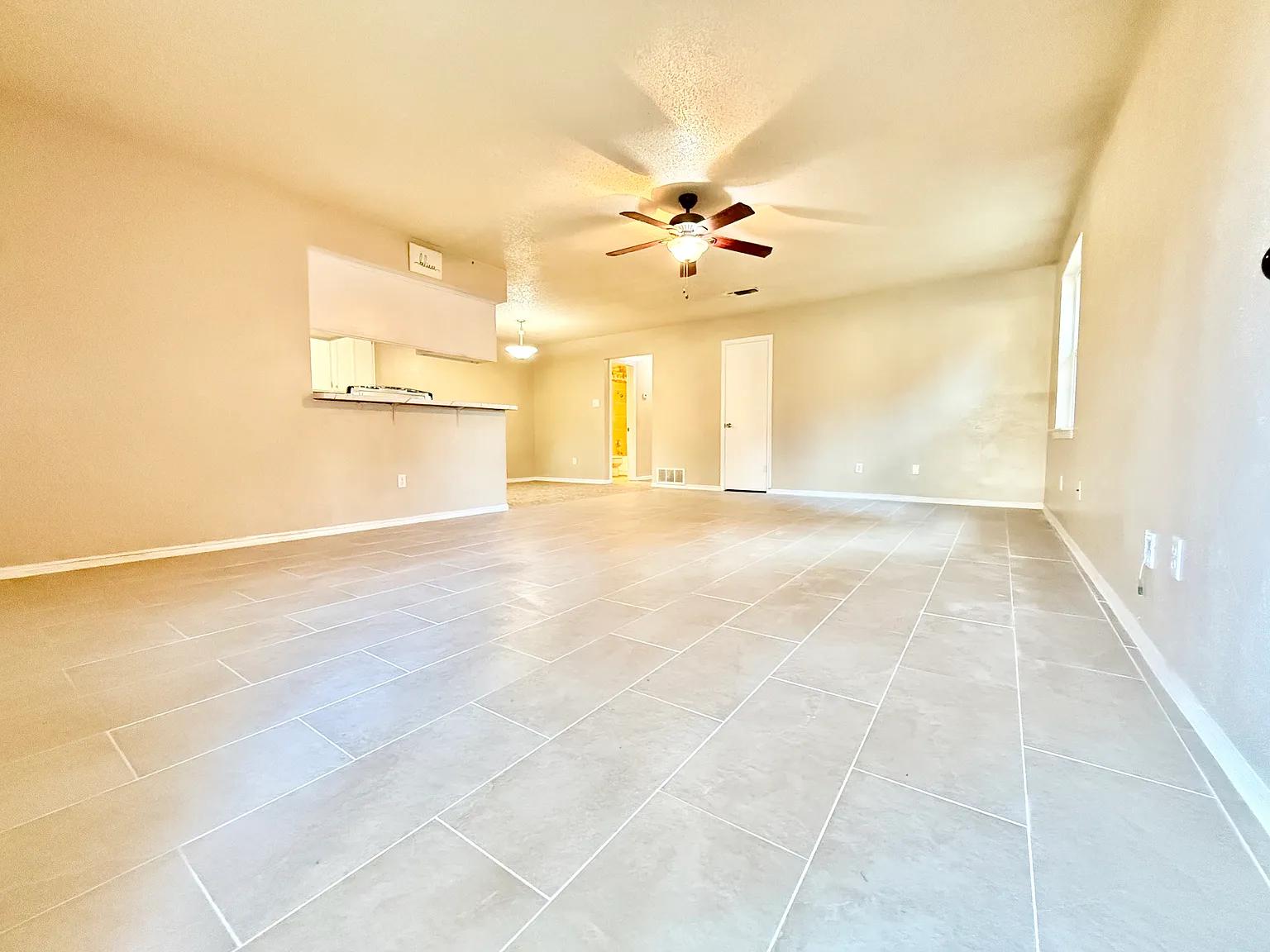 2 bed, 1218 sqft, $1,450 — Photo 4