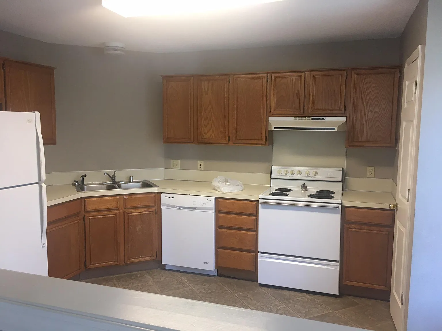 5805B Sara St — Photo 3
