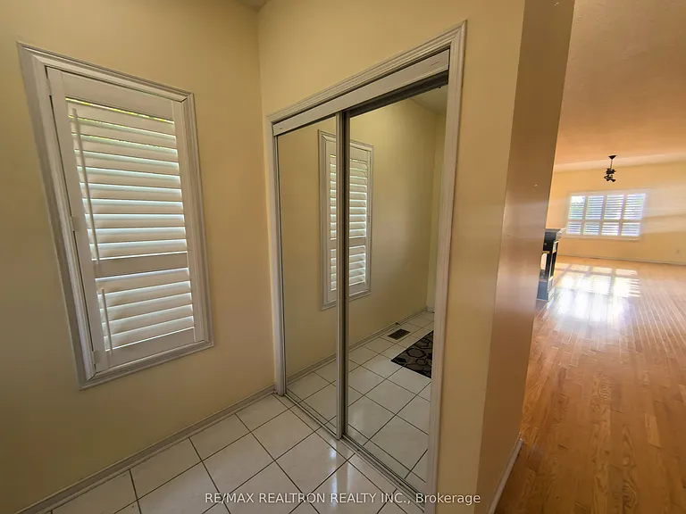 18 Nantucket Dr #MAIN 2ND FLOOR — Photo 6