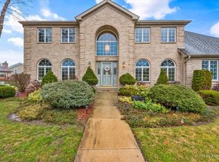 1044 Parkview Cir, Carol Stream, IL 60188