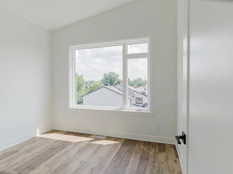 845 Champlain St — Photo 51