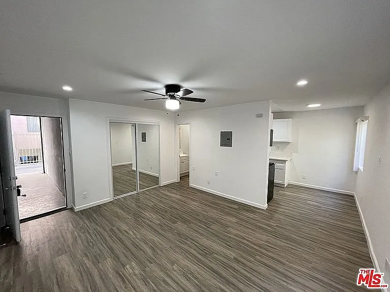 Studio, 500 sqft, $1,545 — Photo 2