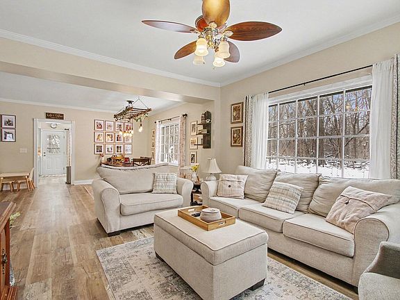 4th image of 153 Garden St