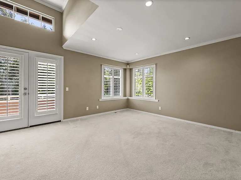 10706 NE 24th St — Photo 15