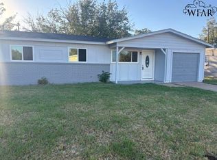 206 W Garden Dr, Iowa Park, TX 76367