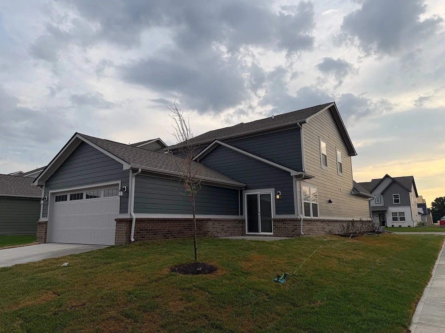 4 bed, 2.5 bath, 2255 sqft, $2,475 — Photo 2