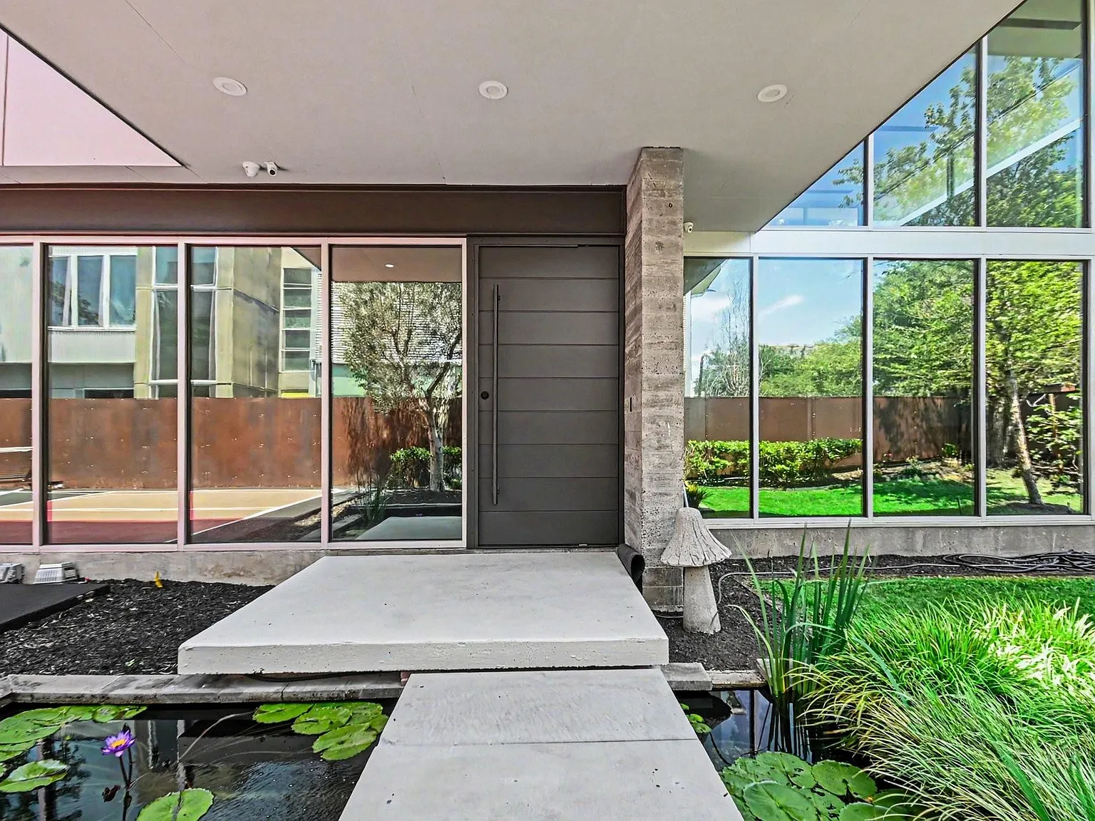 6 bed, 8.0 bath, 6200 sqft, $25,000 — Photo 4