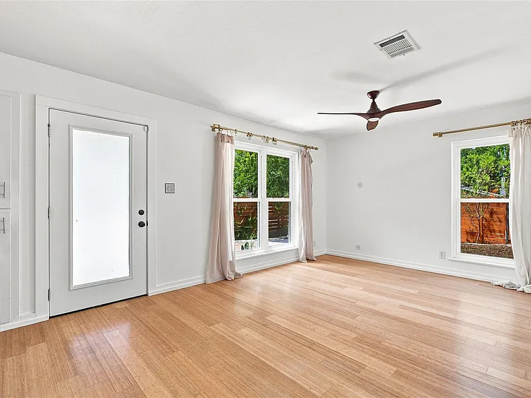 115 Frederick St — Photo 2