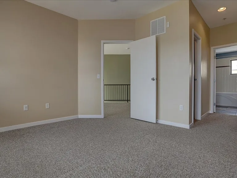 4520 Broadway #206 — Photo 22