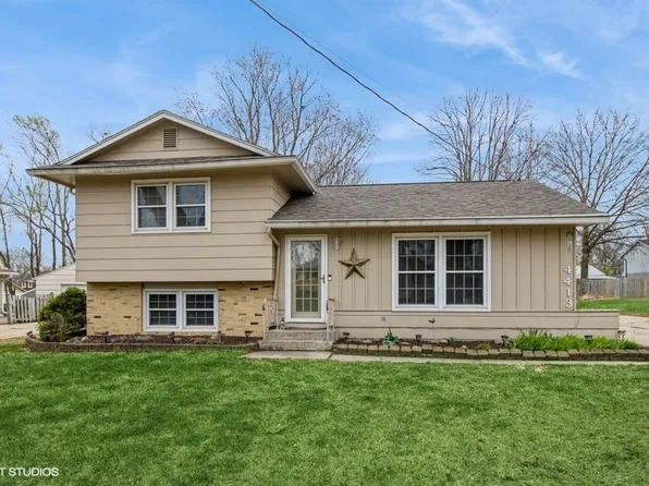 4413 63rd St, Urbandale, IA 50322