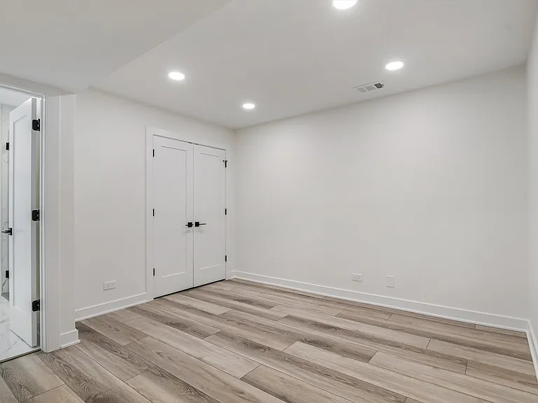 1308 S Plymouth Ct — Photo 26