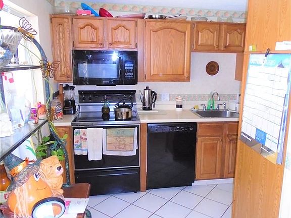 3rd image of 139 Autumnwood Dr