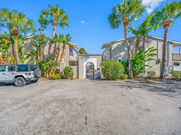 South Tampa Retreat in Gray Gables, 408-410 S Tampania Ave #8, Tampa, FL 33609