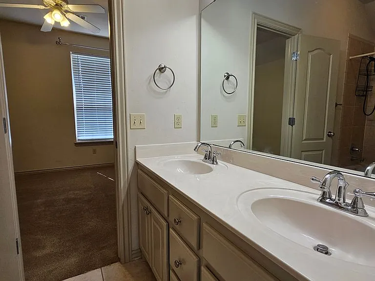 513 Summit View Ct — Photo 20