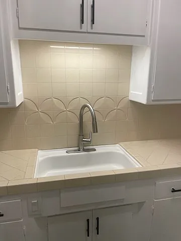 1814 N Hollywood Way #B — Photo 11