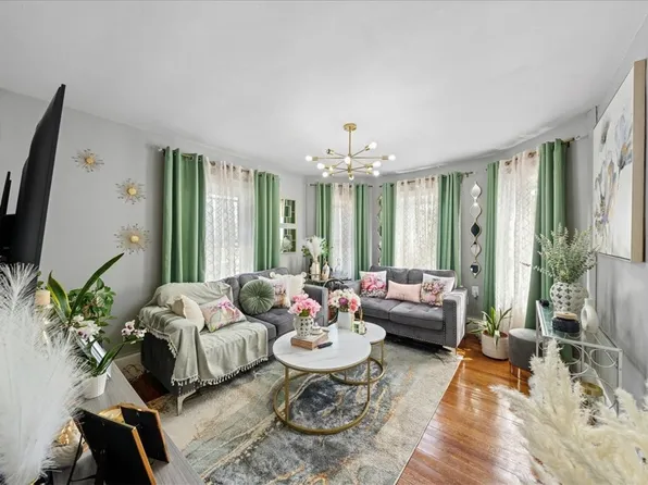 53 Sterling Ave, Providence, RI