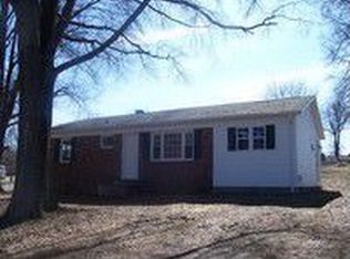 2624 W View Acres Ave, Hickory, NC 28601