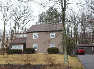 6 Colony Dr, Mountain Top, PA 18707