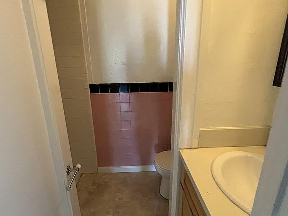 5th image of 1821 Oak St #A