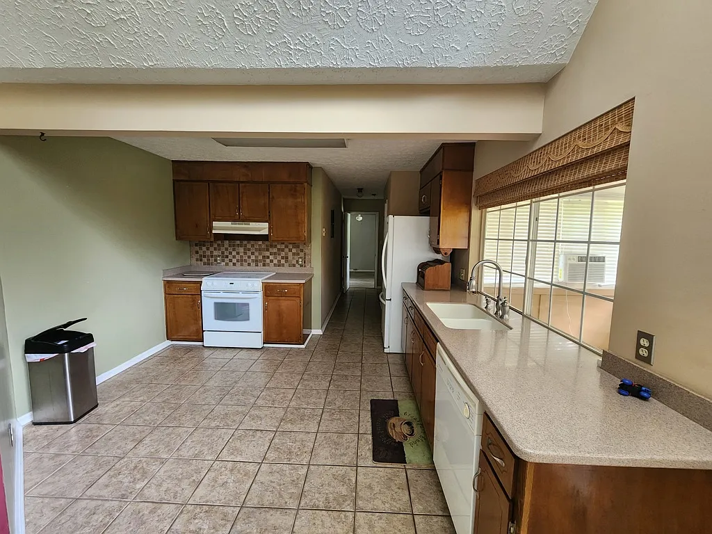 Charming 3-Bedroom Home in Perry, GA. Currently under-going Updates! — Photo 4
